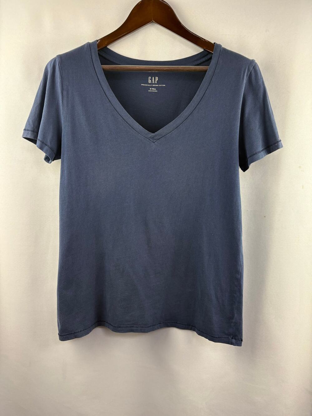 Women’s GAP Small Tall Grayish Blue V-Neck T-Shirt